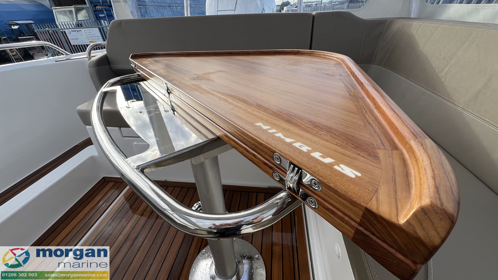 Nimbus Weekender 9 - folding table