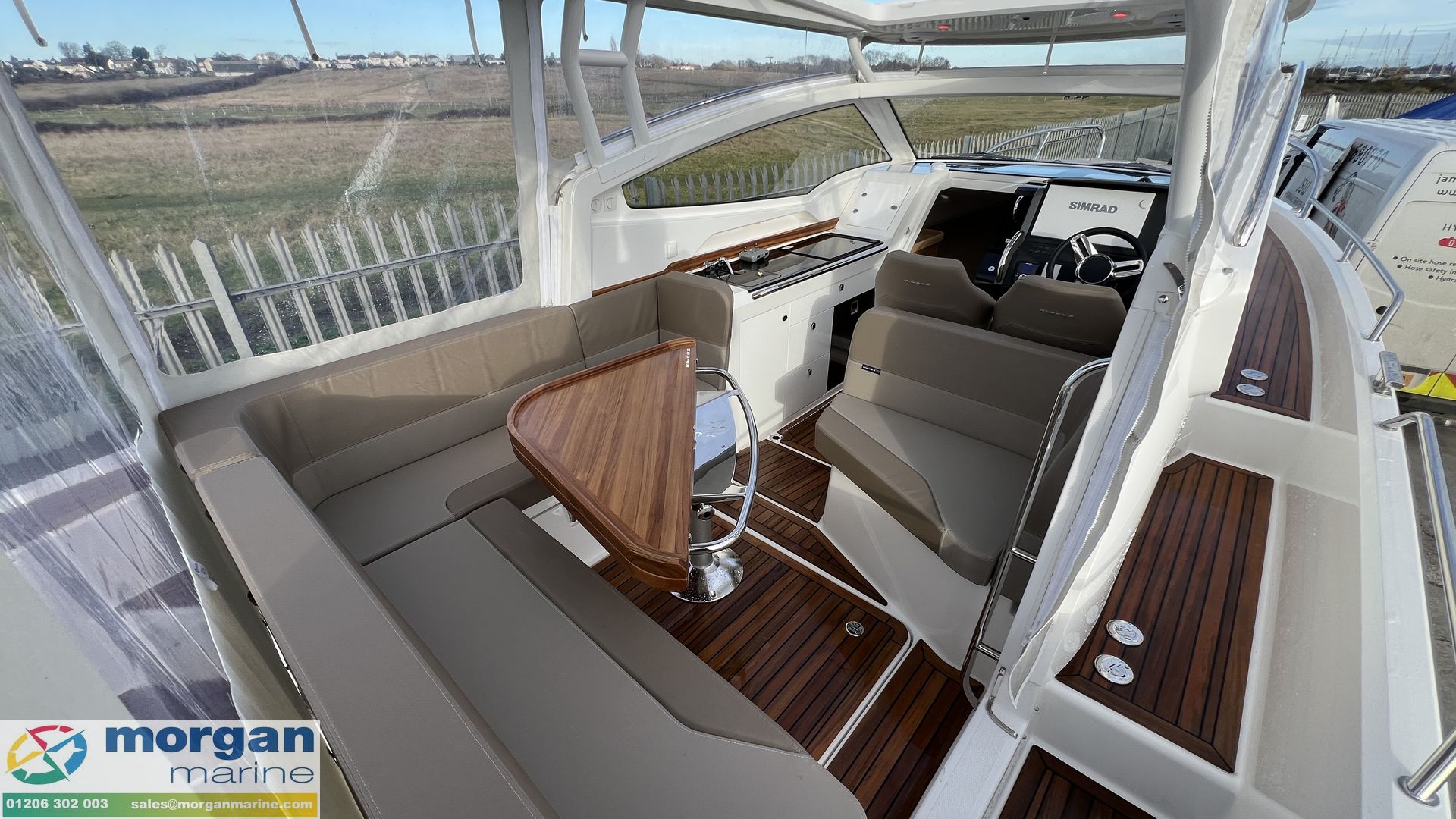 Nimbus Weekender 9 - cockpit and helm seating