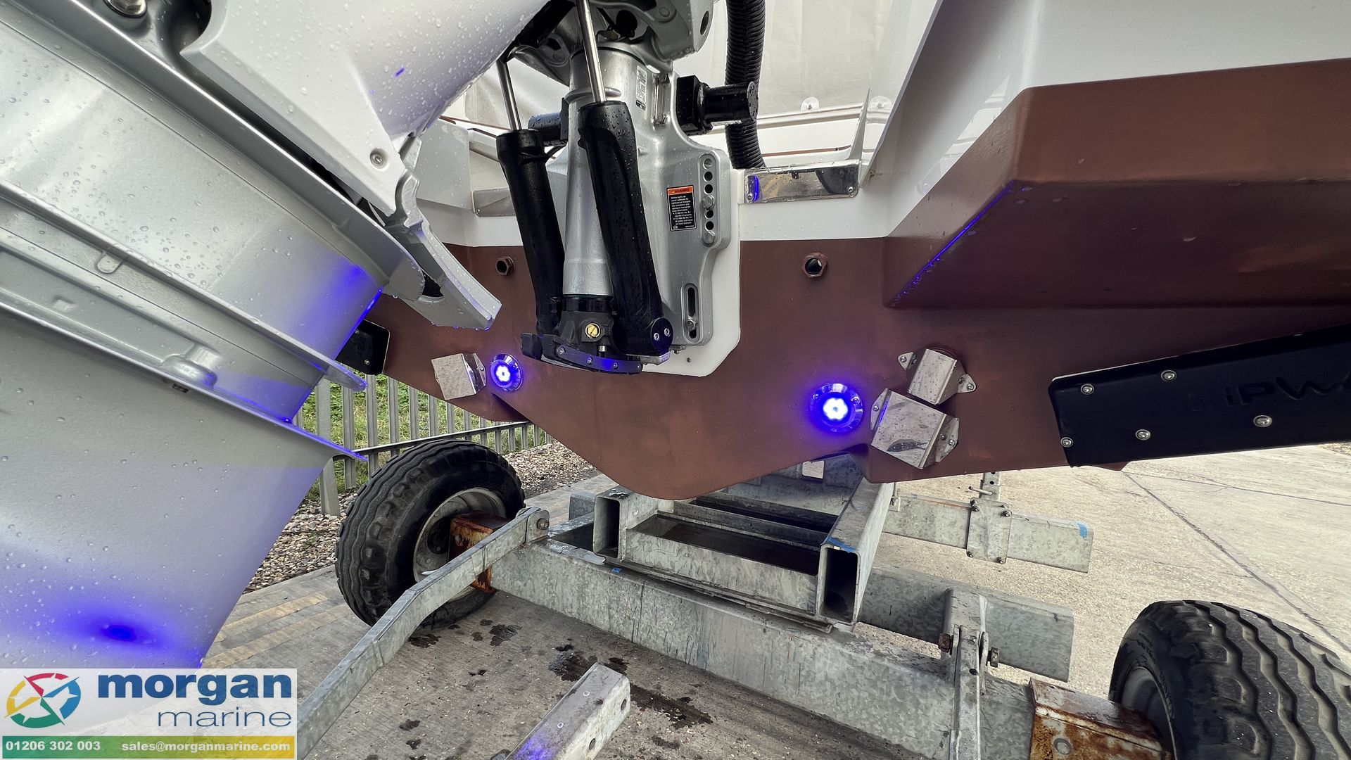 Nimbus Weekender 9 - underwater lights