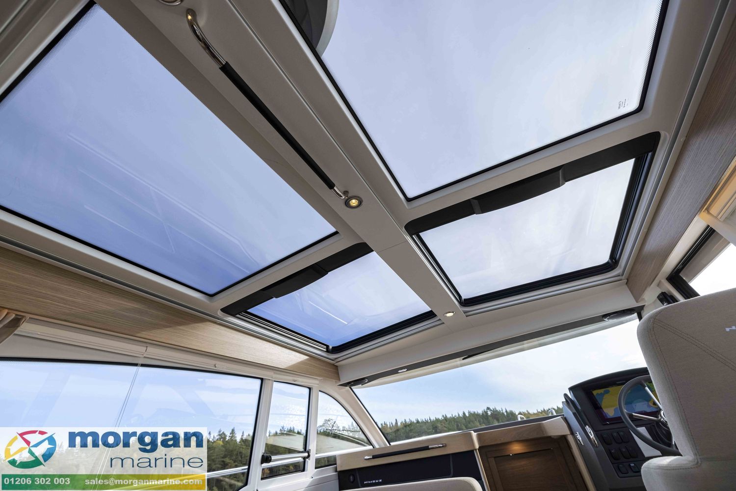 Nimbus 365 Coupe - roof hatch