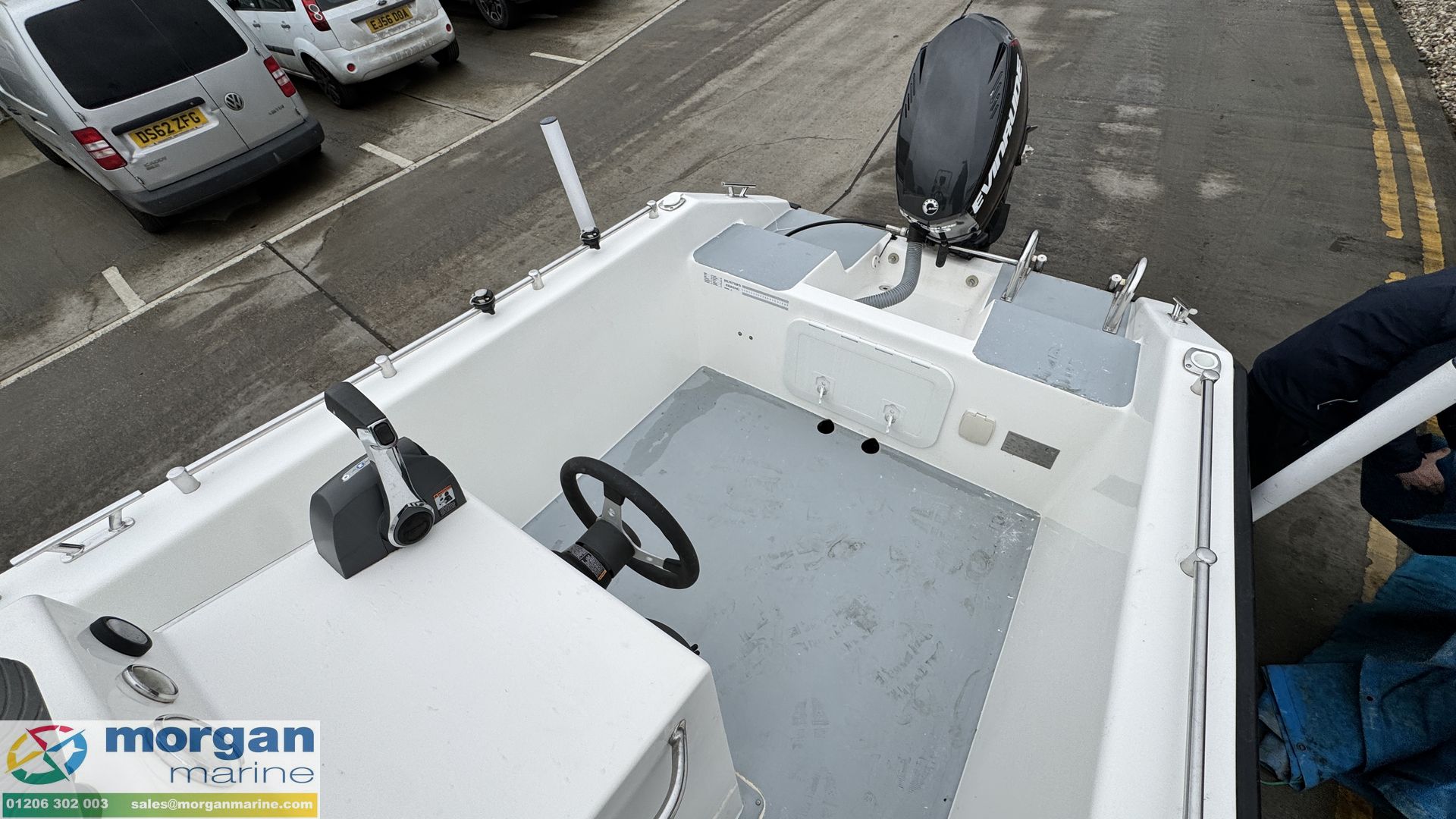 Atlantis 16 centre console -