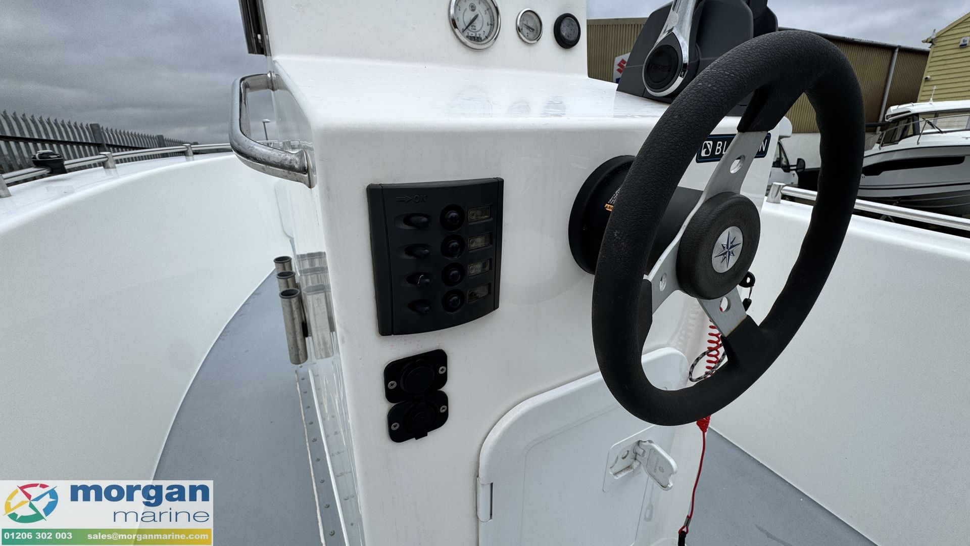 Atlantis 16 centre console -