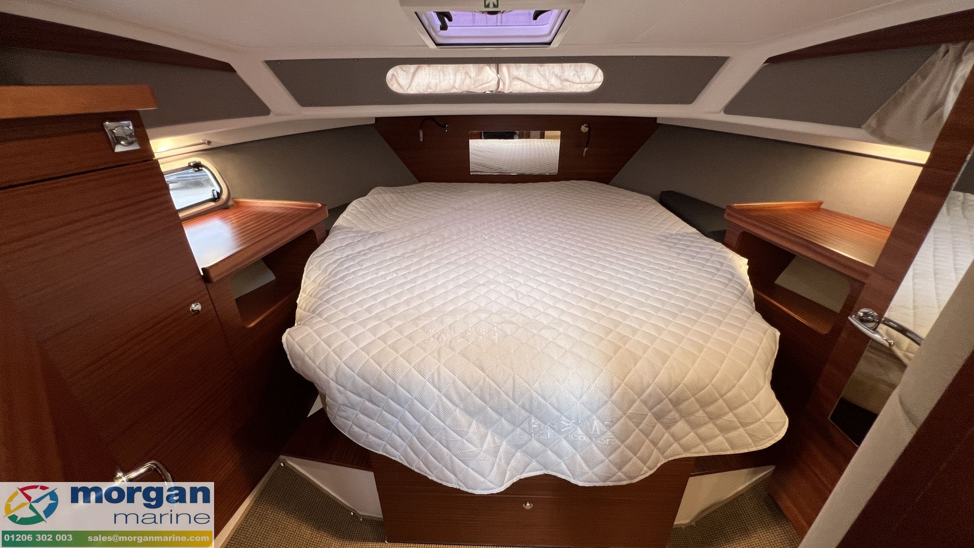 Nimbus 365 Coupe - forward cabin