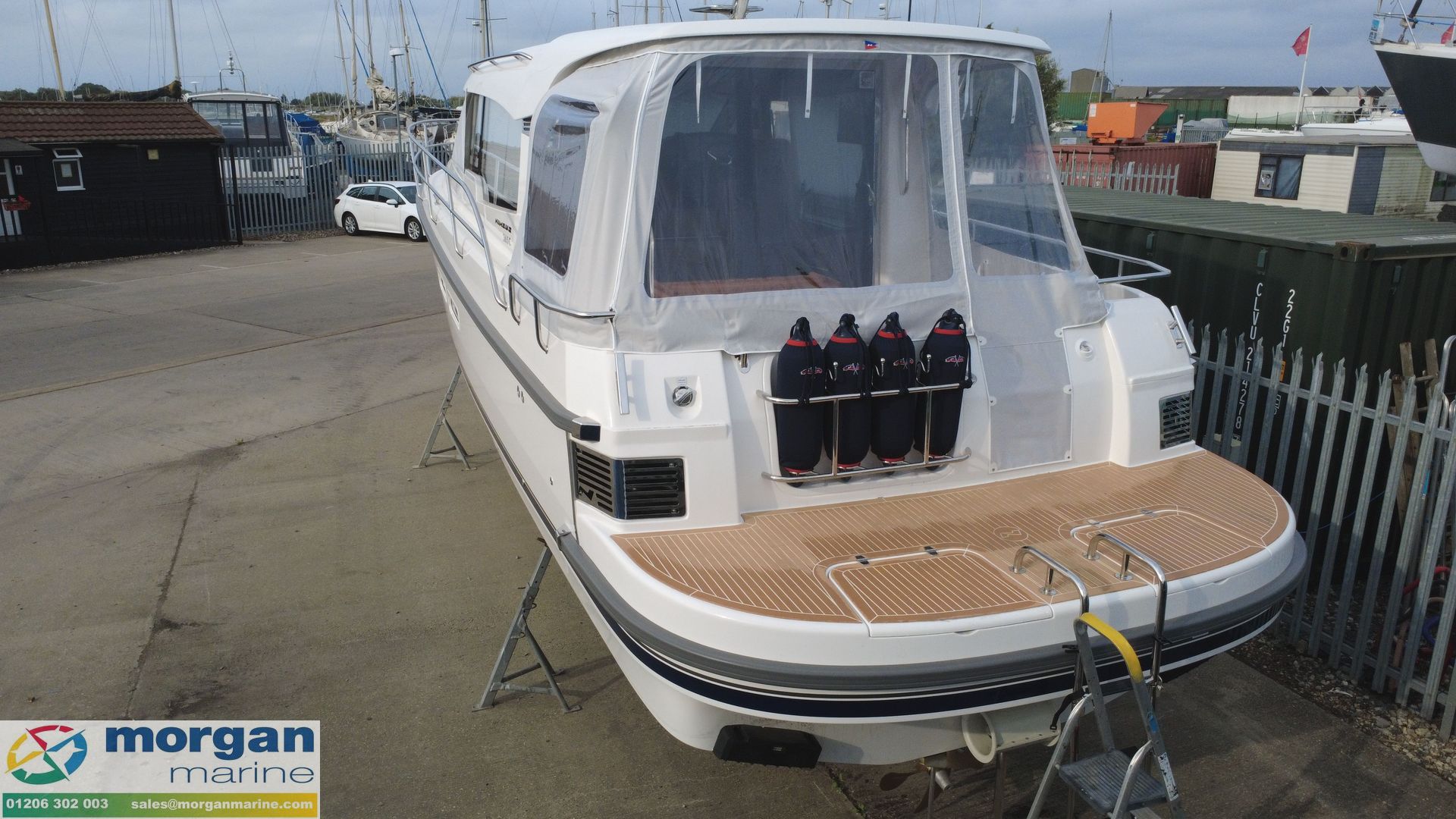 Nimbus 365 Coupe - aft swim platform