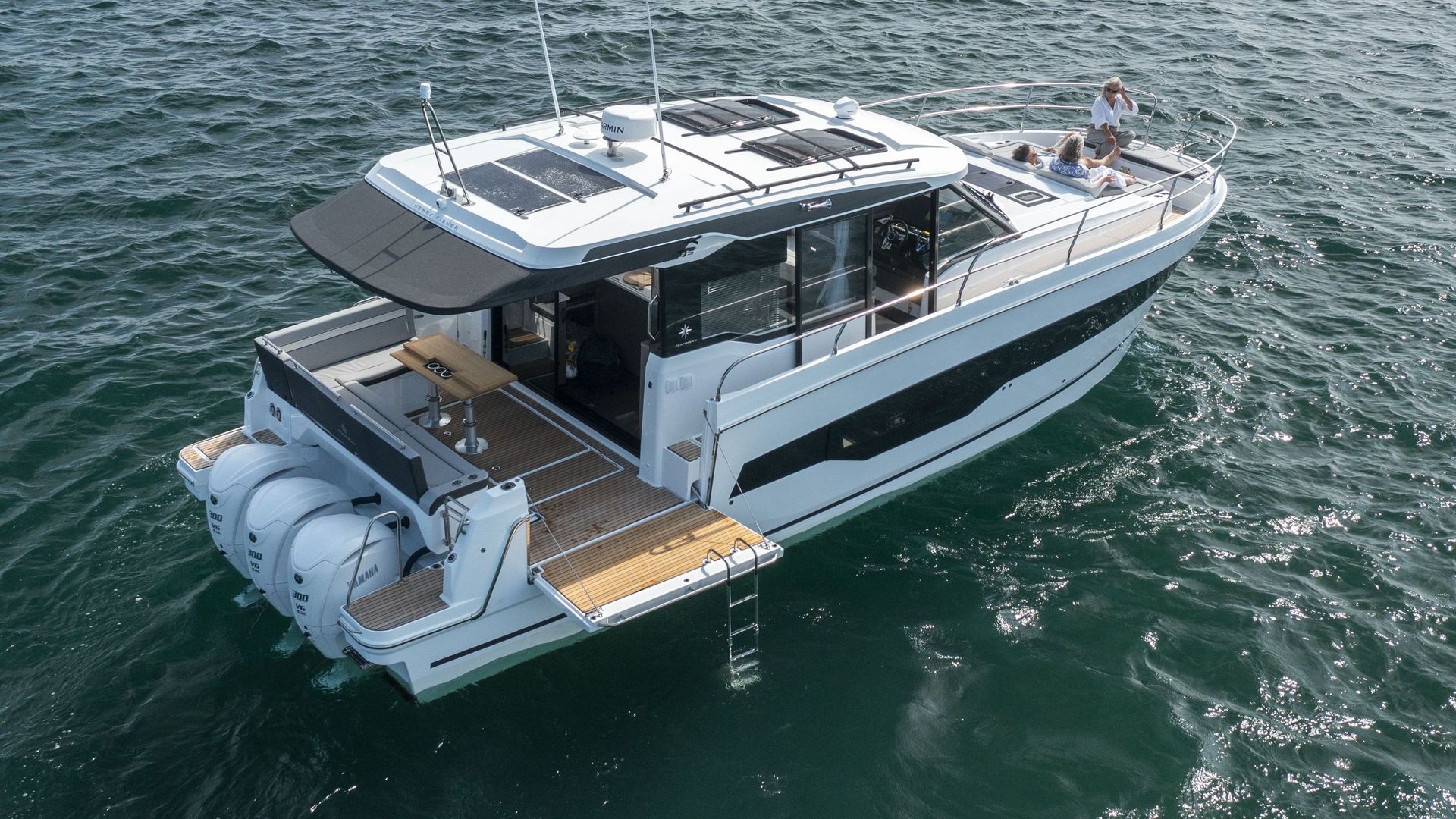 Jeanneau Merry Fisher 1295 Coupe - on the water