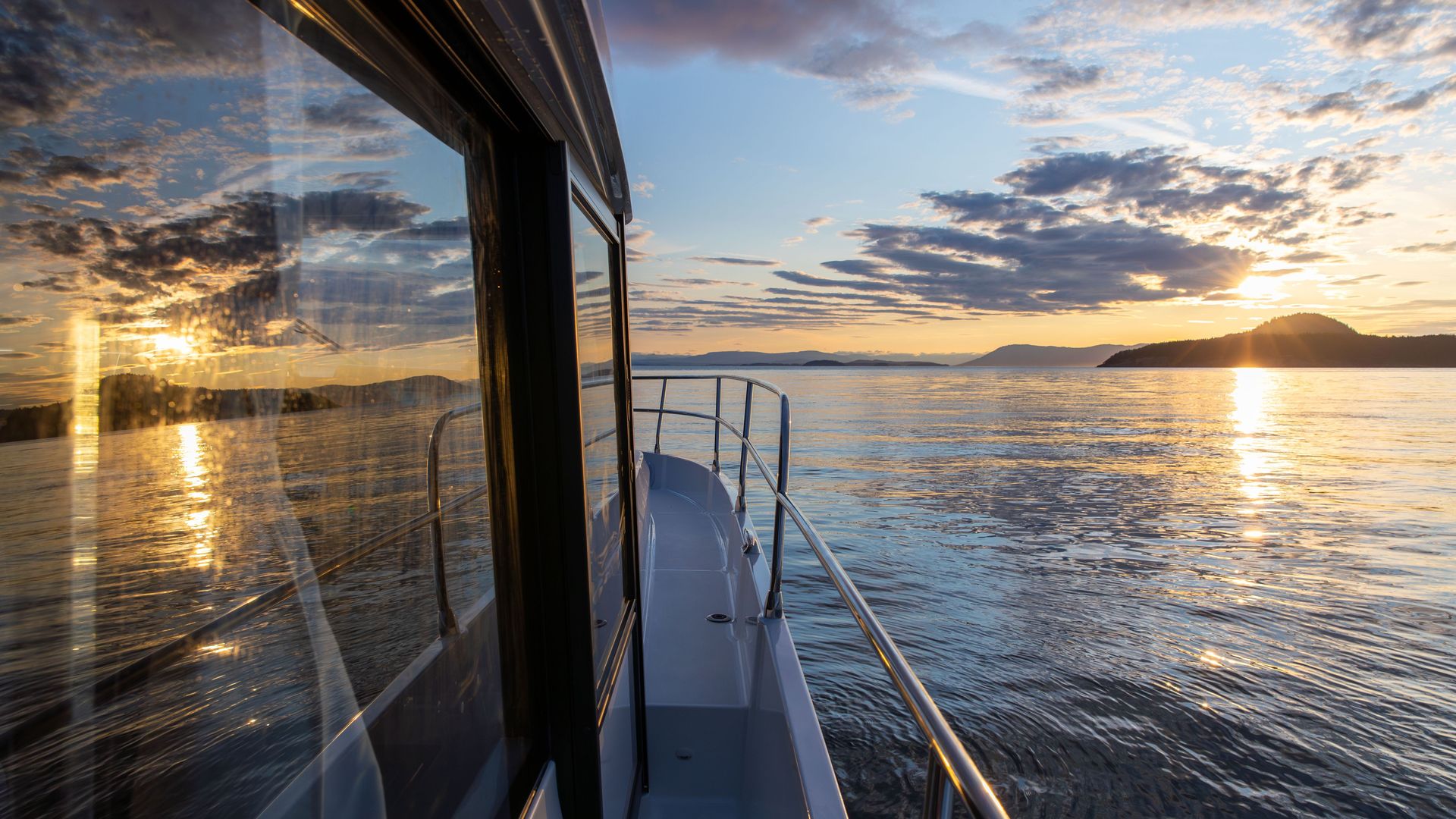 Jeanneau Merry Fisher 1295 Coupe - starboard side deck