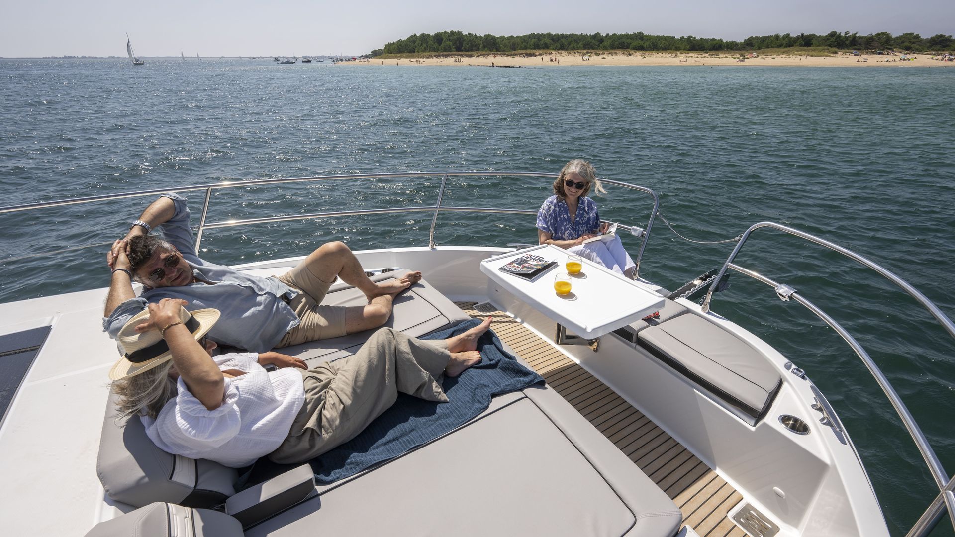 Jeanneau Merry Fisher 1295 Coupe - bow seating