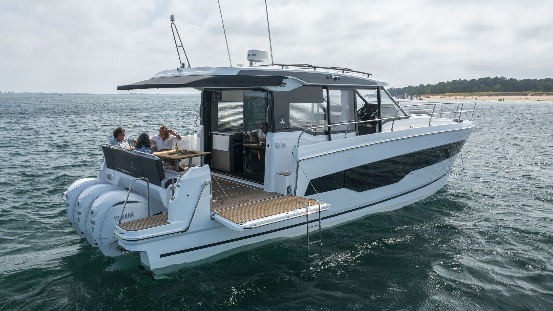 Jeanneau Merry Fisher 1295 Coupe - starboard side terrace