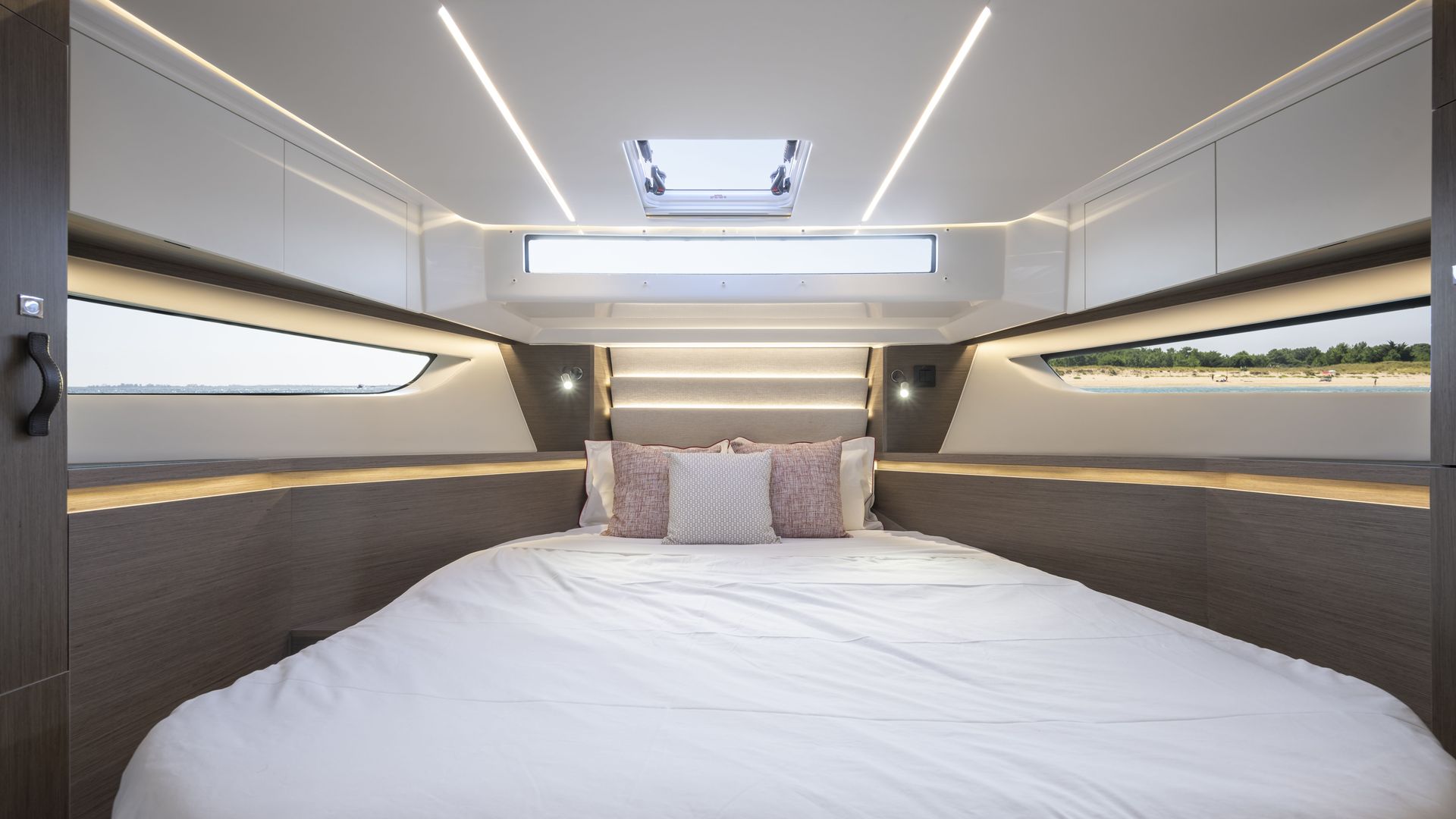 Jeanneau Merry Fisher 1295 Coupe - forward cabin