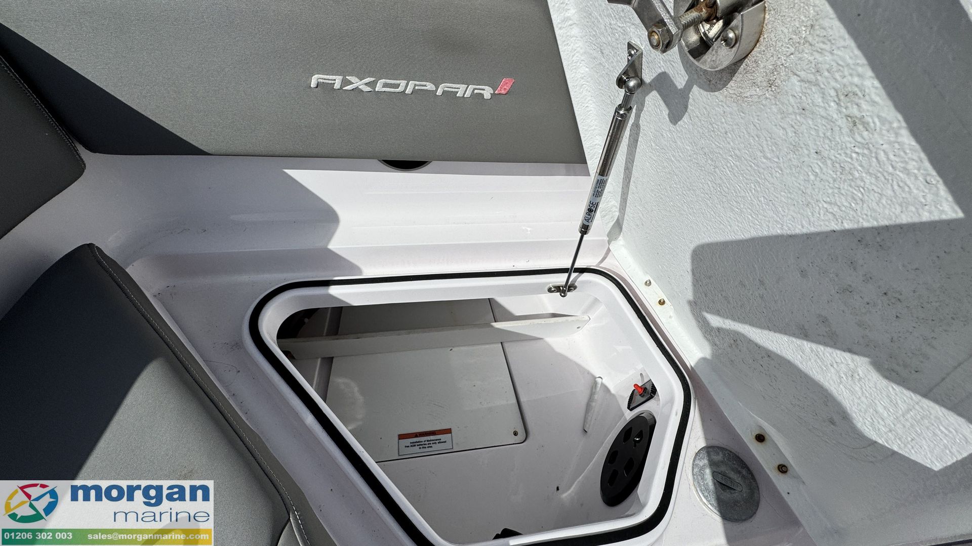 Axopar 28 Cabin -
