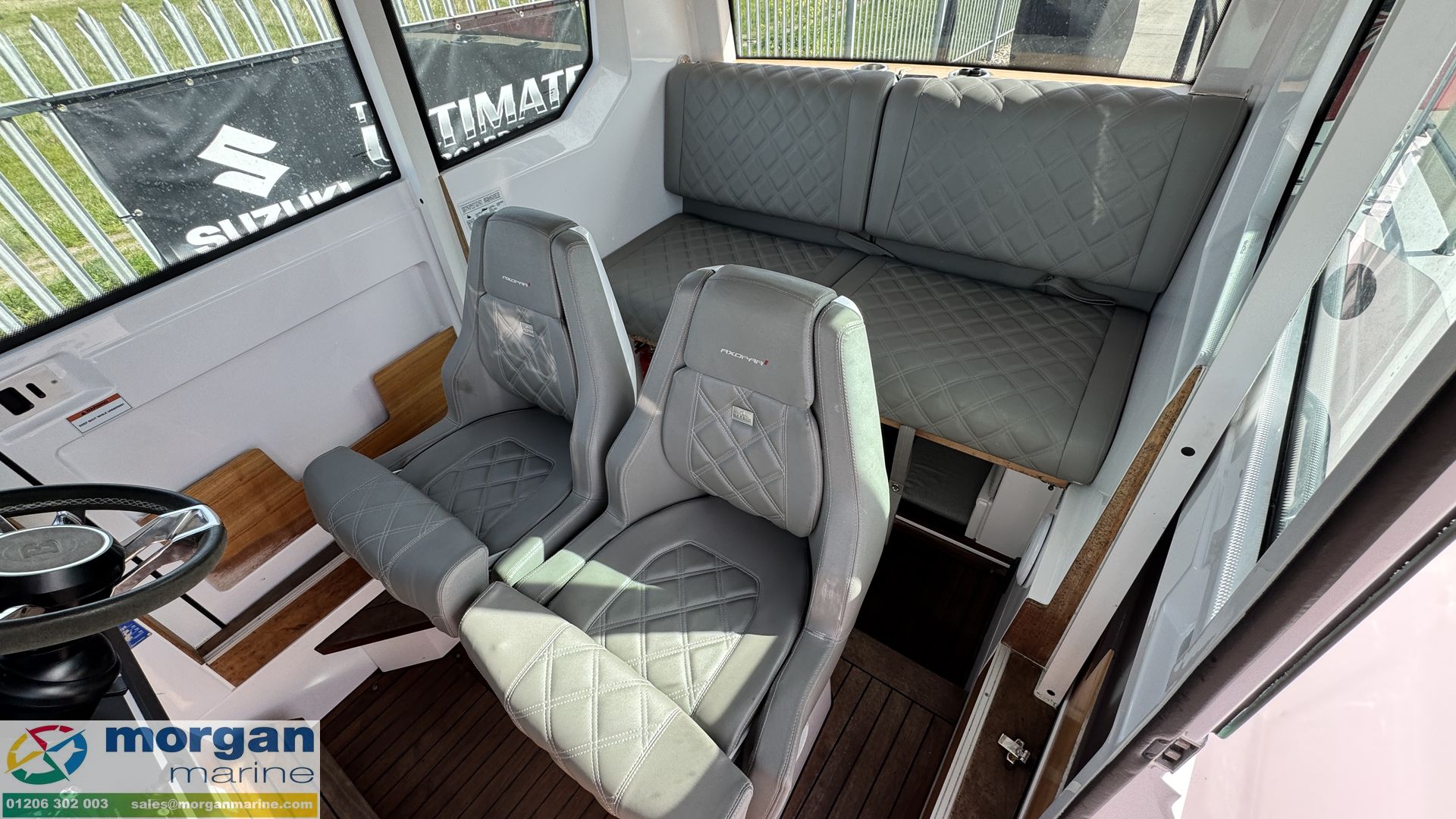 Axopar 28 Cabin -