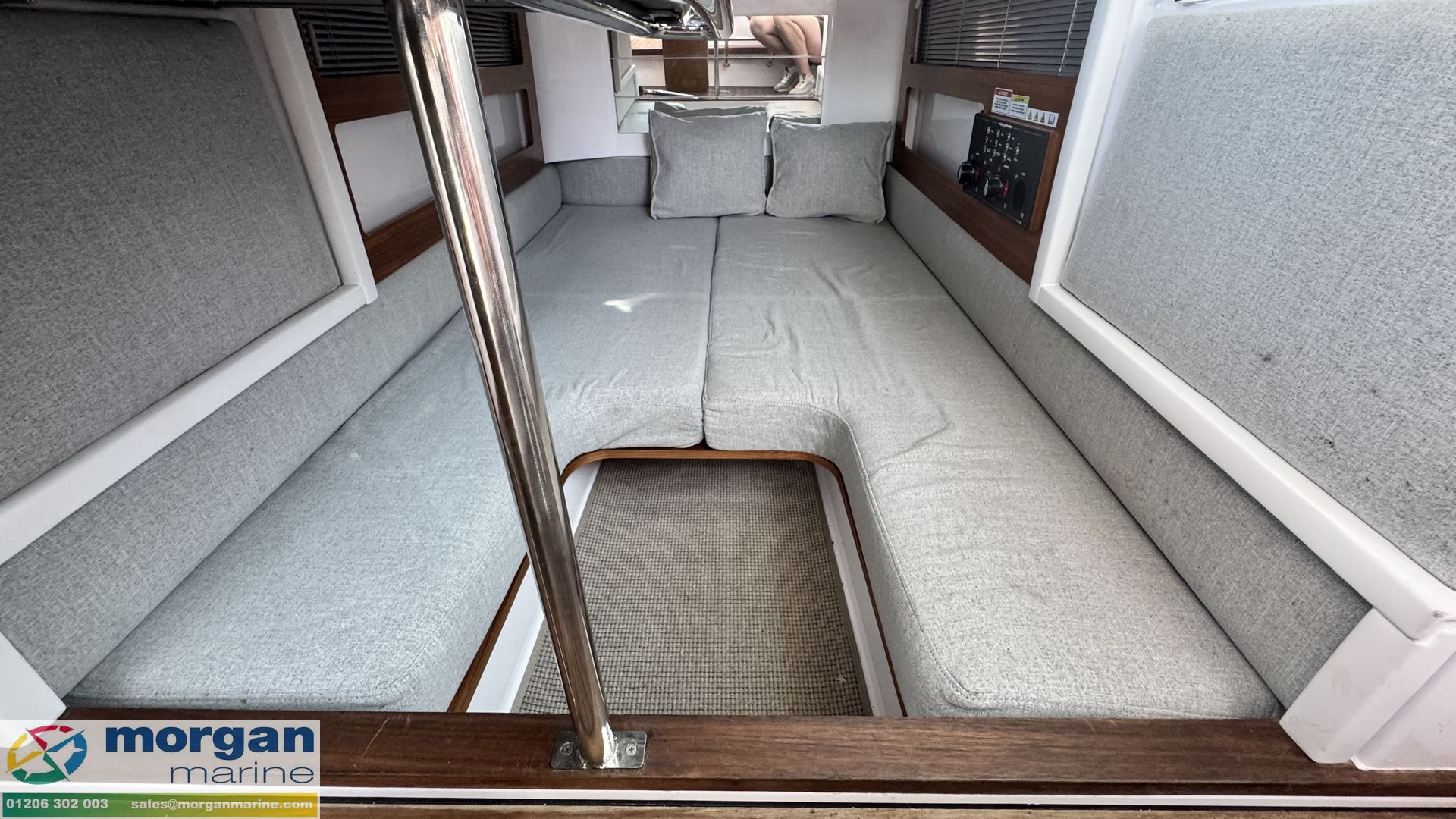 Axopar 28 Cabin -