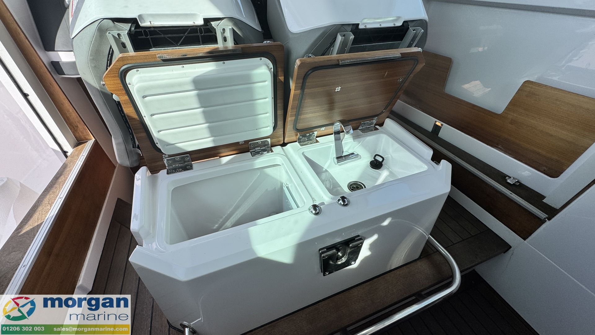 Axopar 28 Cabin -