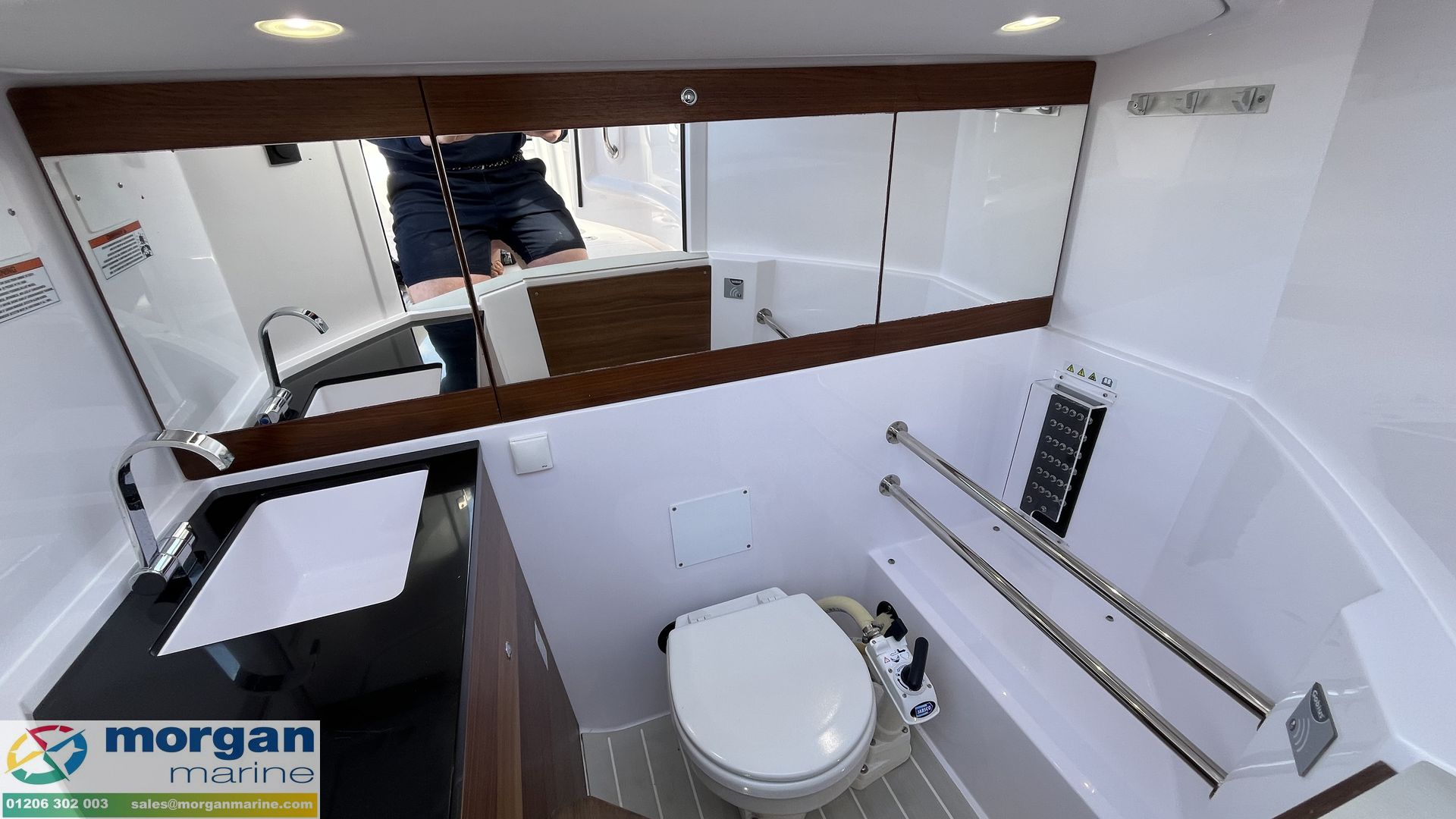 Axopar 28 Cabin -