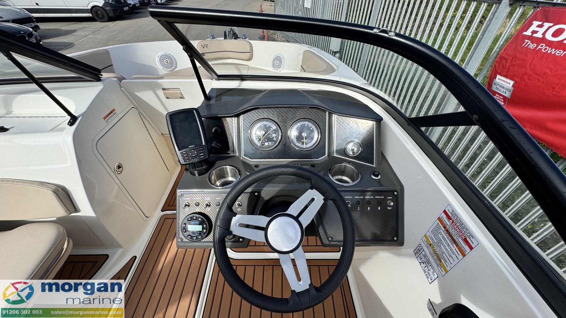 Bayliner VR5 -