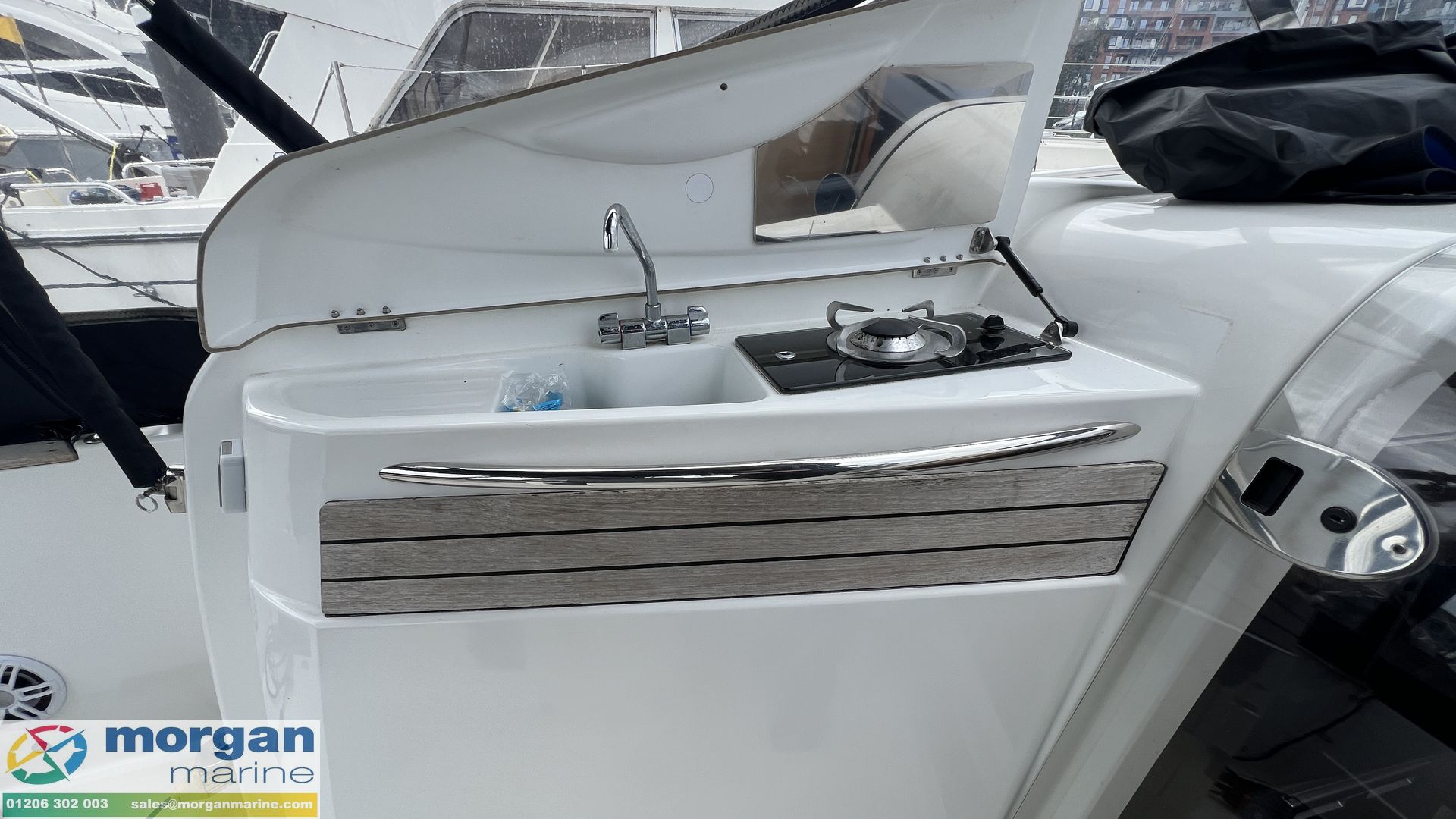 Jeanneau Cap Camarat 8.5 WA - 14