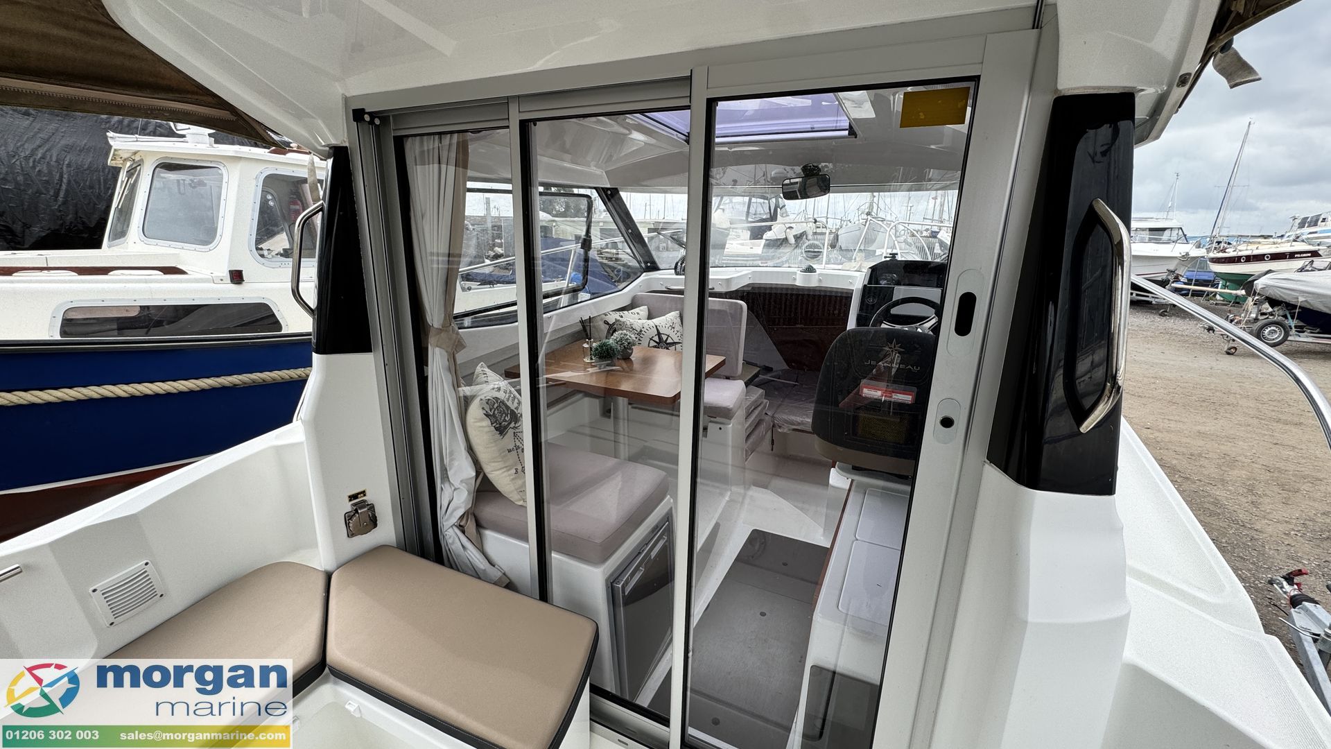 Merry Fisher 695 -
