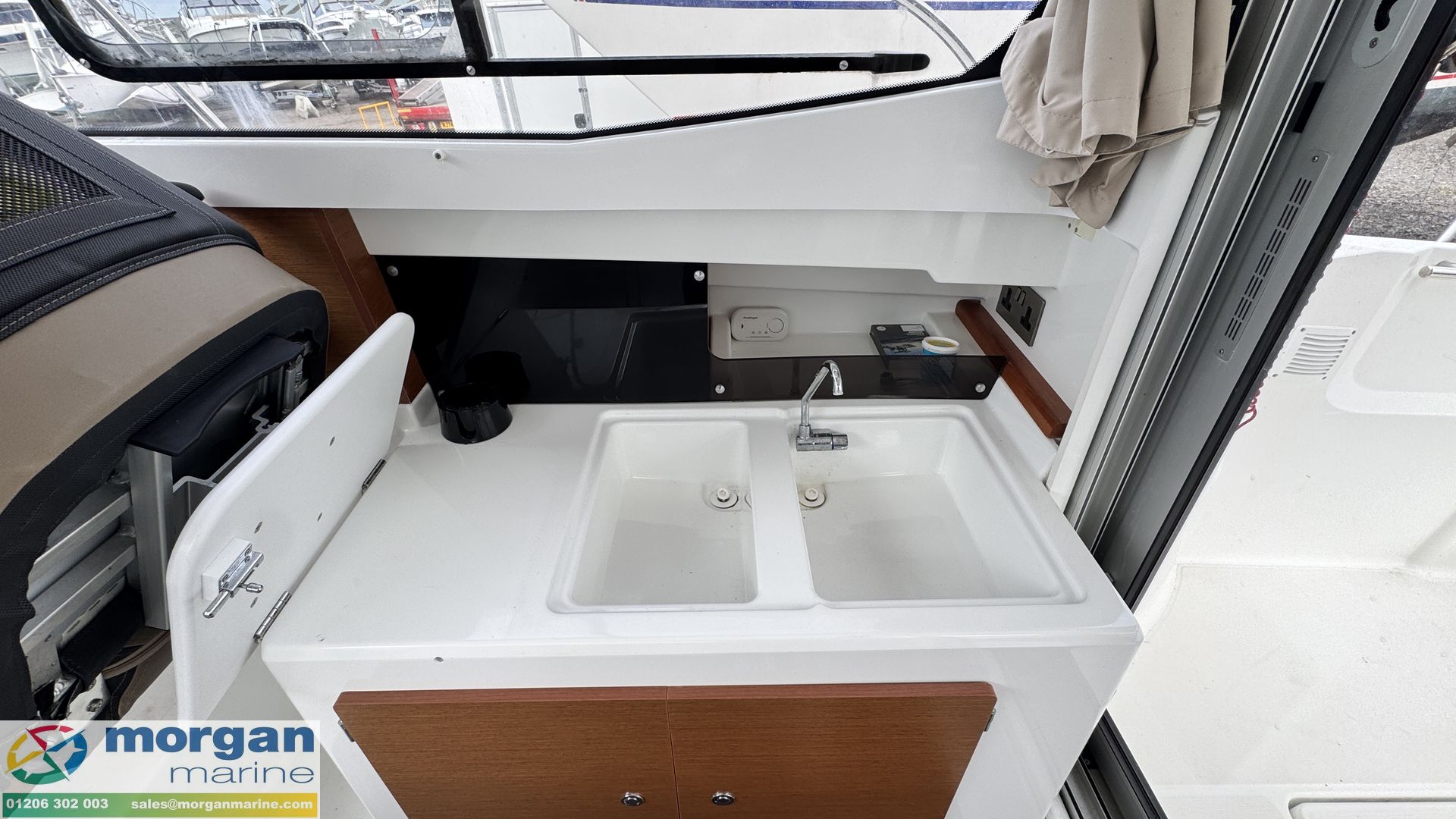 Merry Fisher 695 -