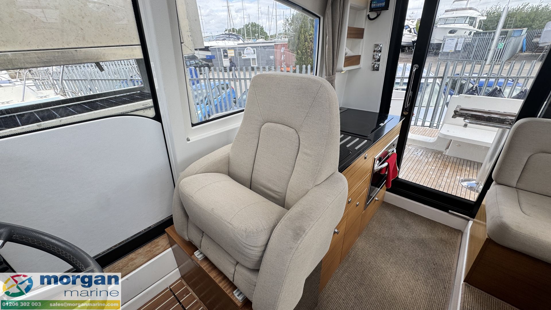Nimbus 305 Coupe -