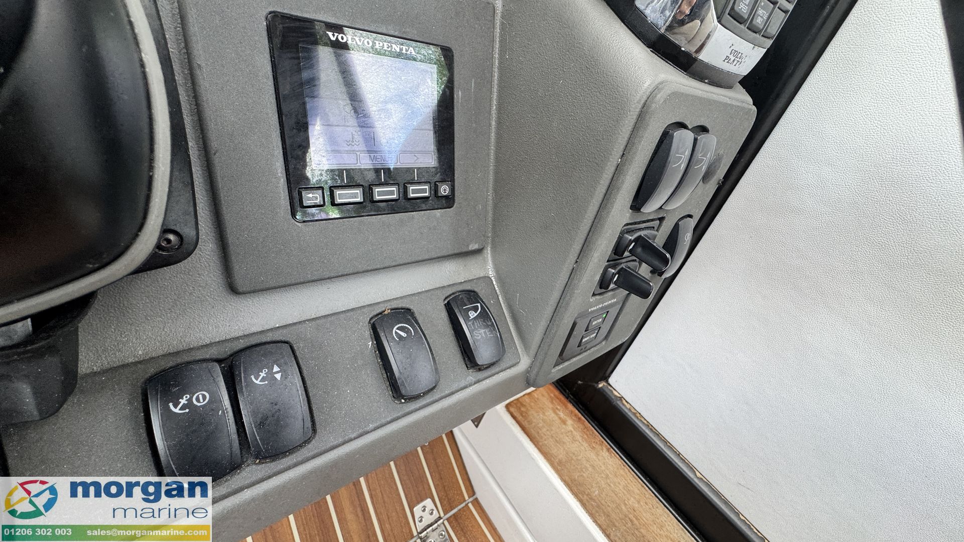 Nimbus 305 Coupe -
