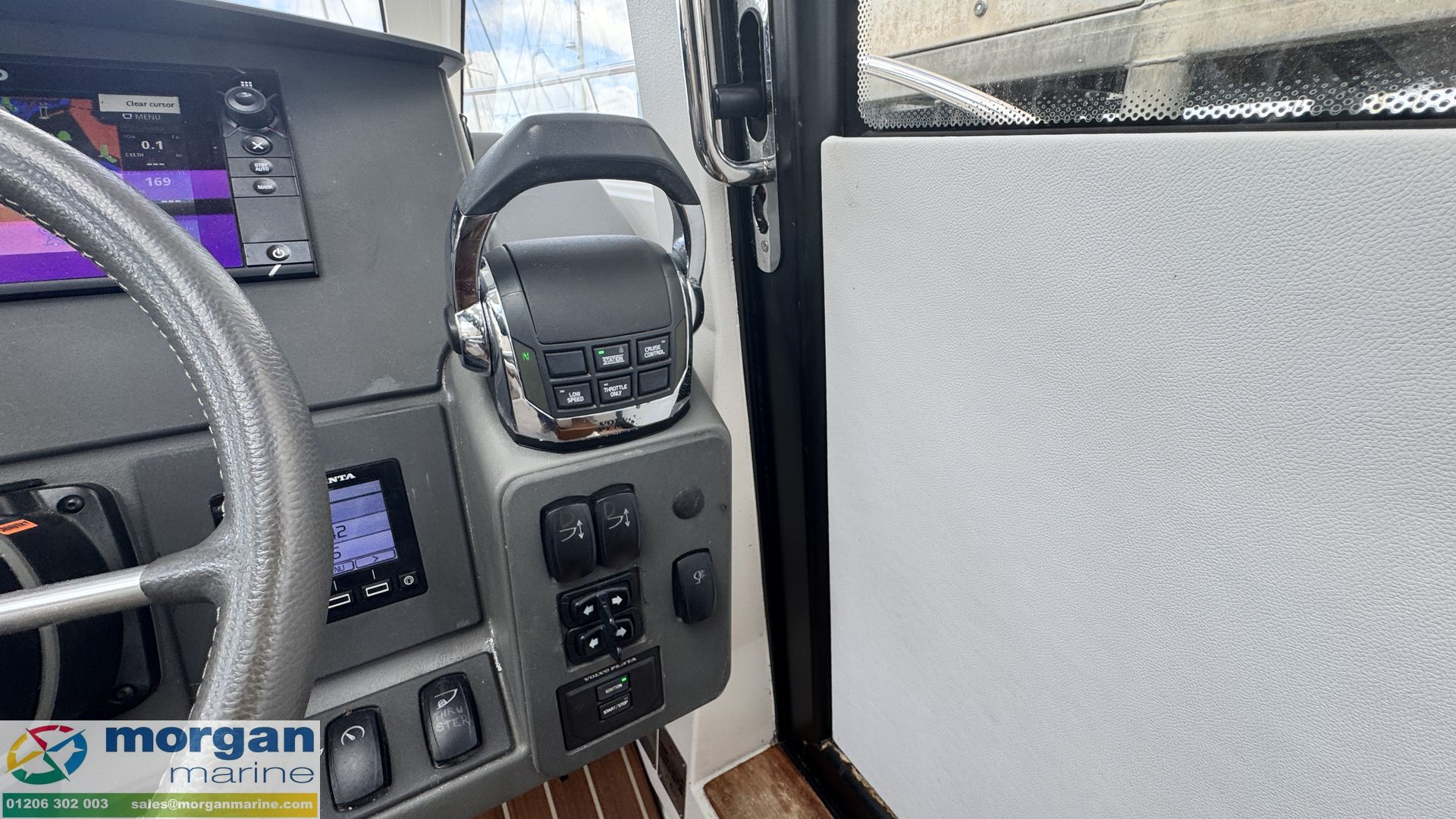 Nimbus 305 Coupe -