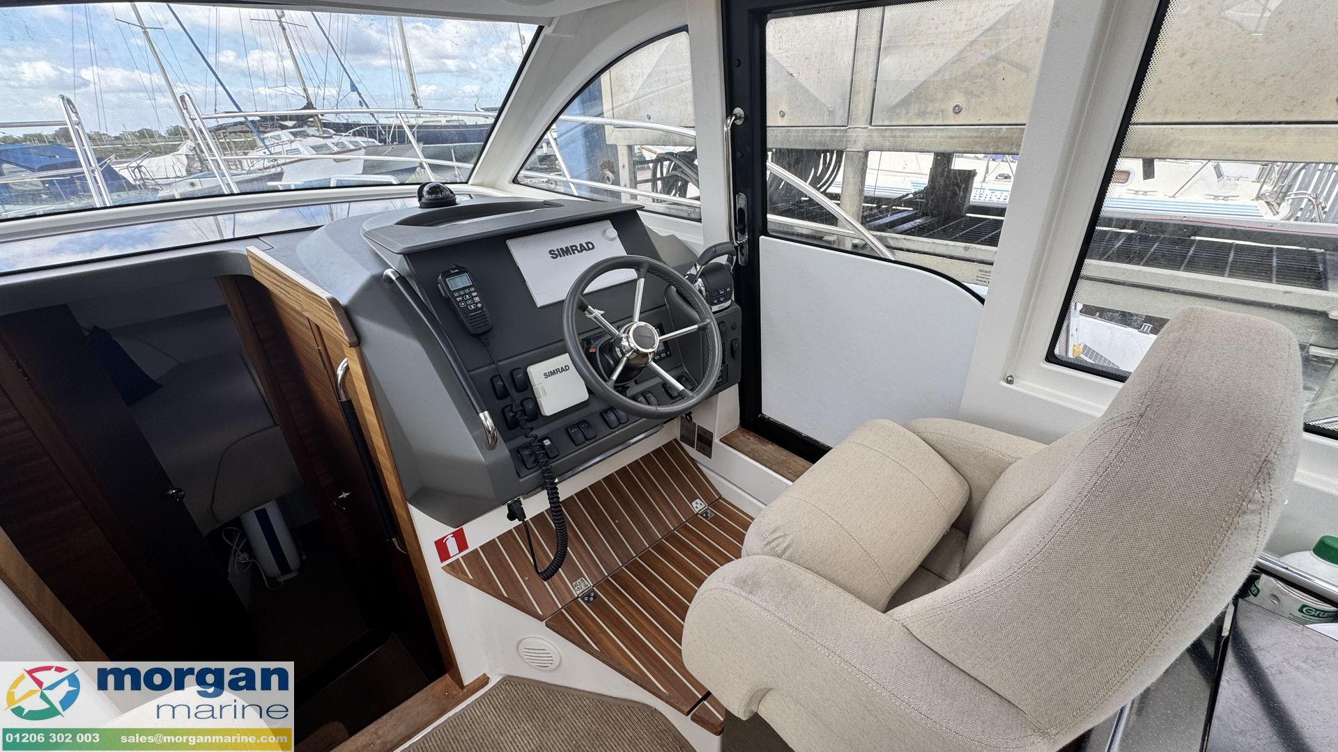 Nimbus 305 Coupe -