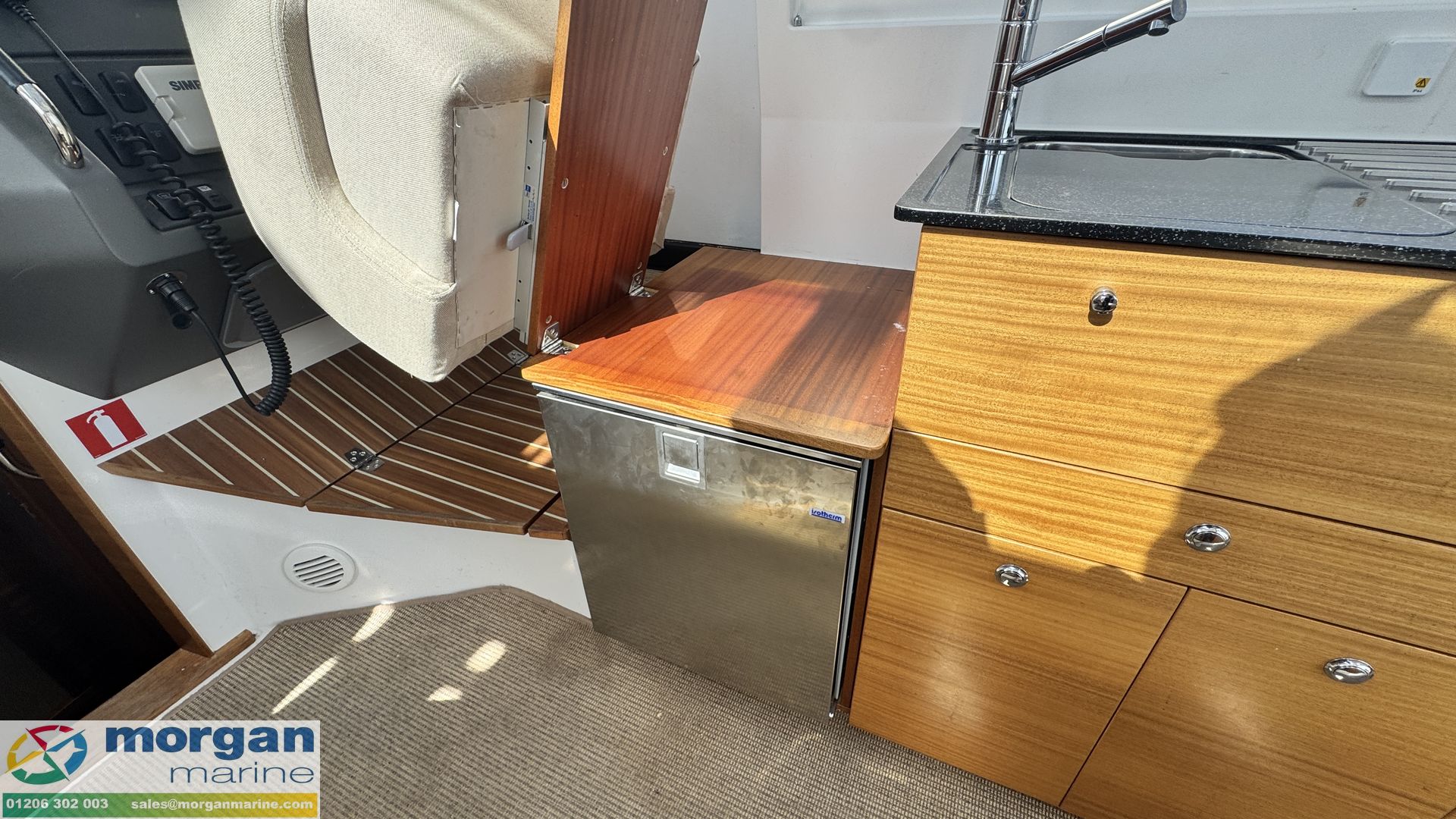 Nimbus 305 Coupe -