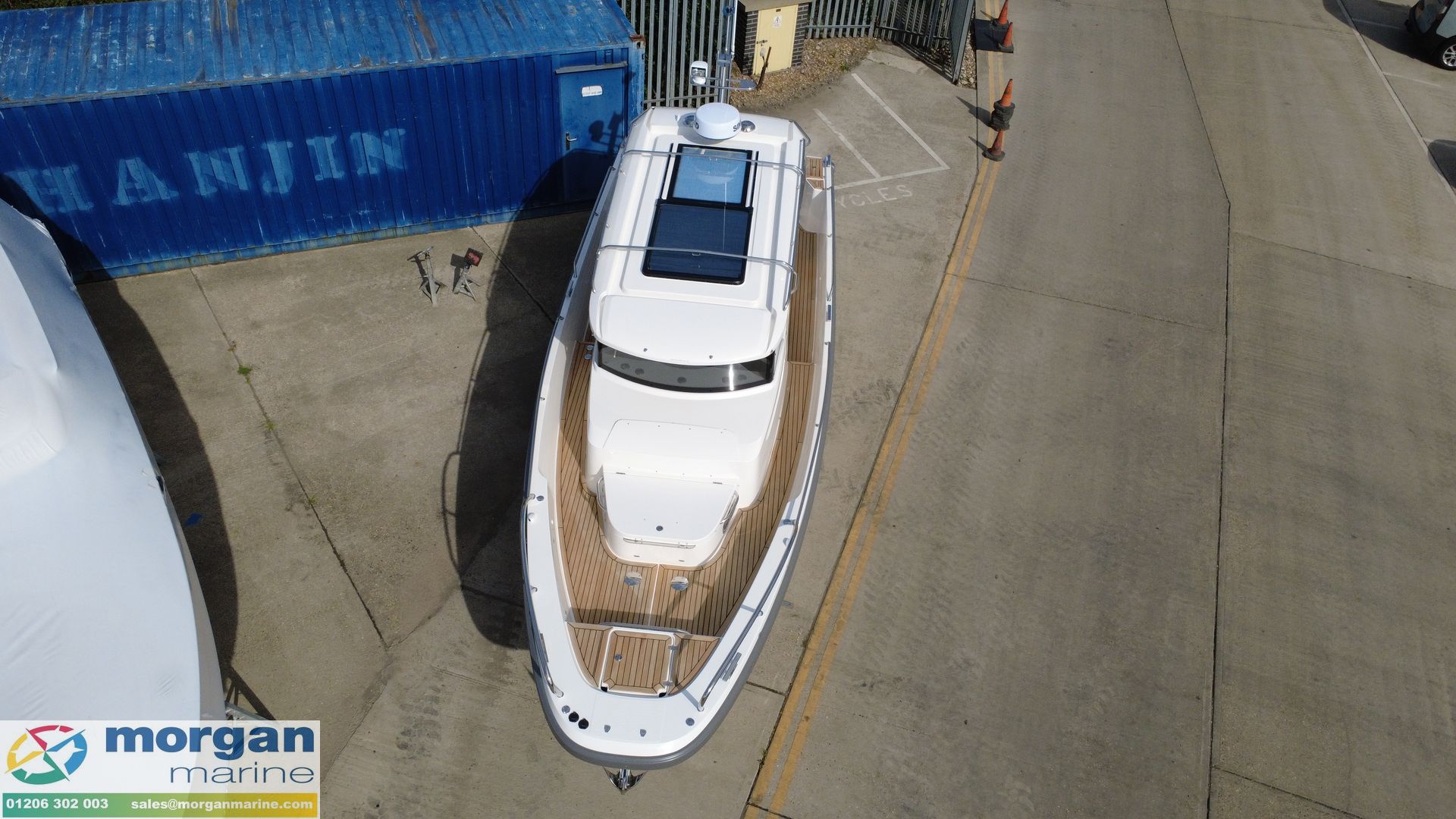 Nimbus C9 - overhead view towards bow