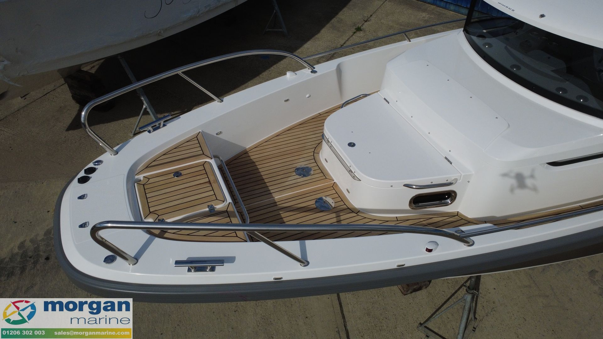 Nimbus C9 - overhead view of bow