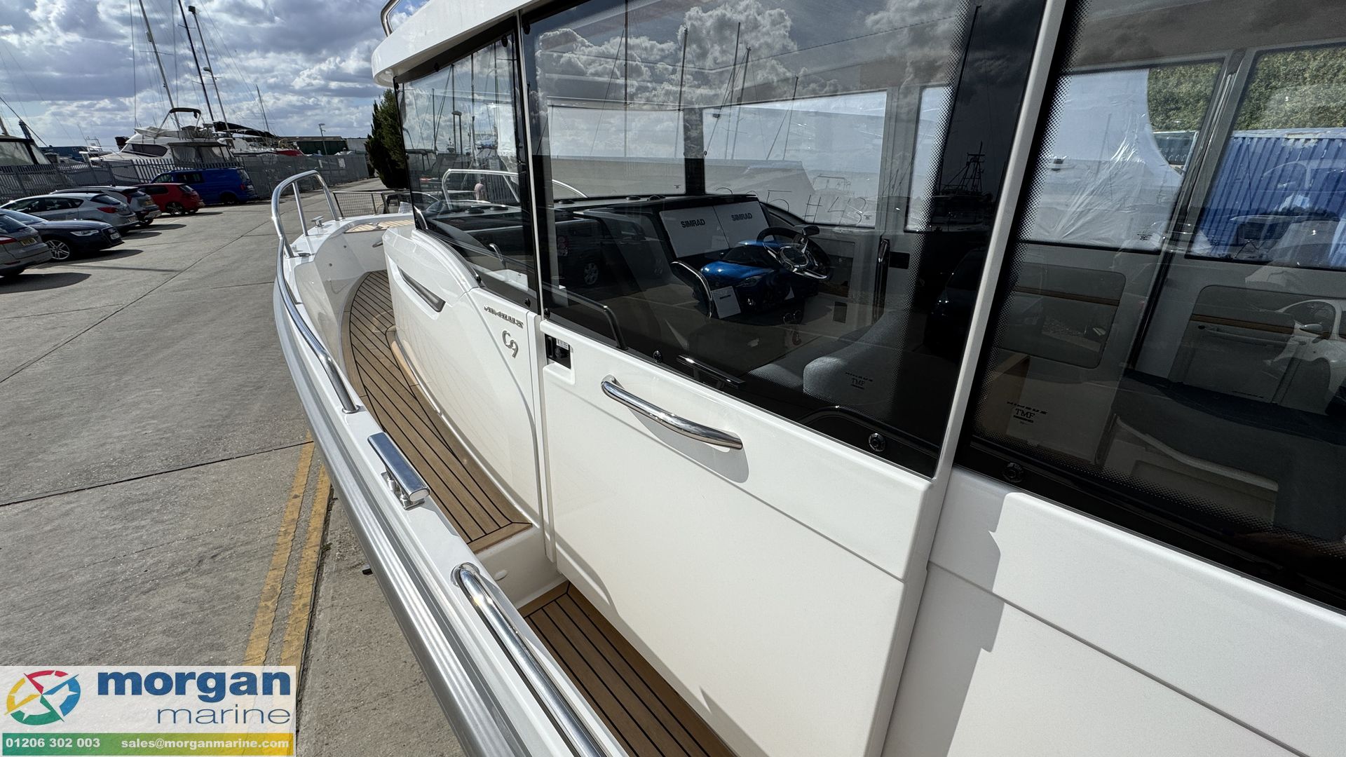 Nimbus C9 - port side deck and door