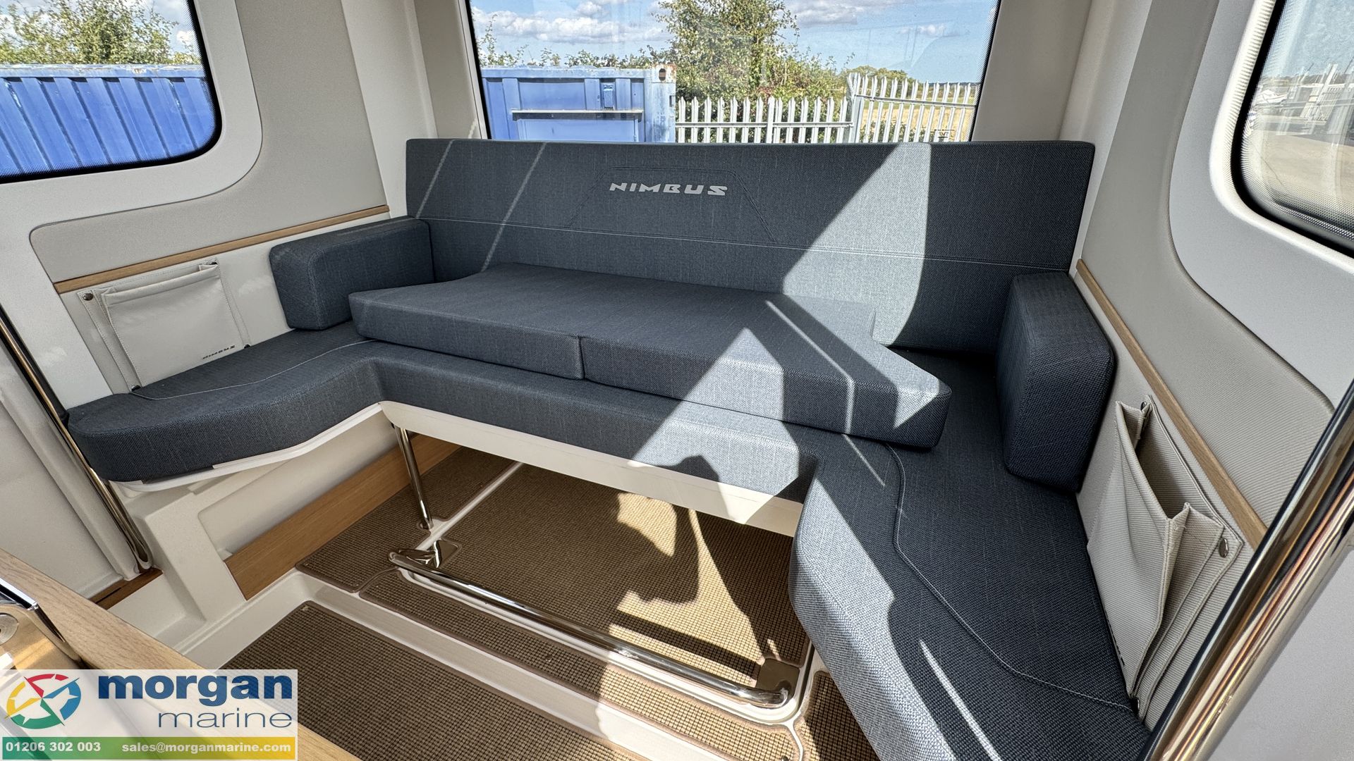 Nimbus C9 - wheelhouse aft seat