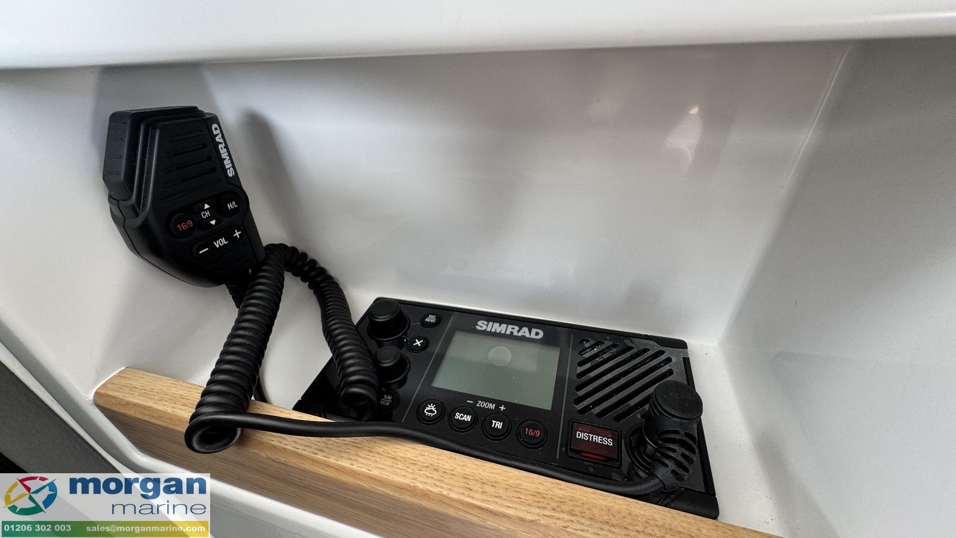 Nimbus C9 - VHF radio