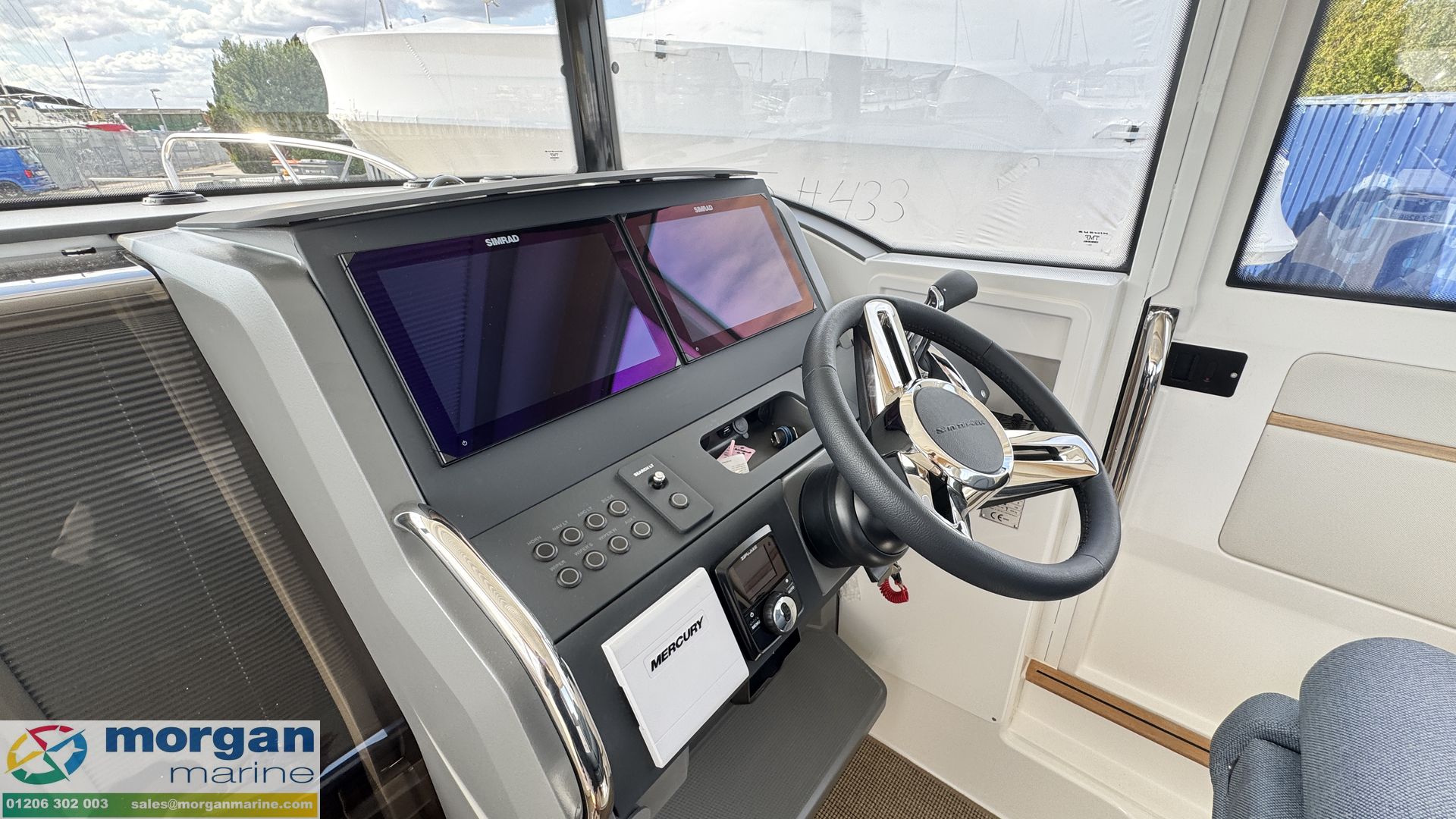 Nimbus C9 - helm position