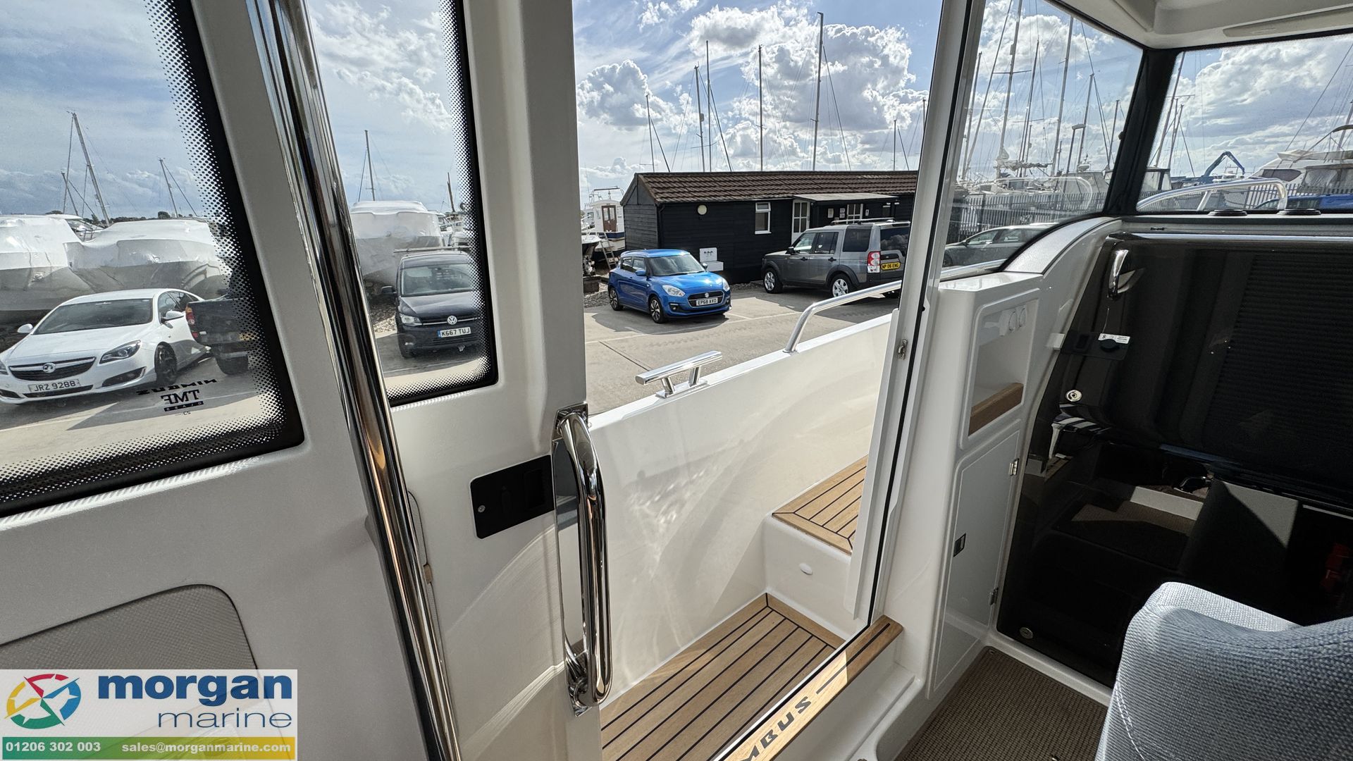 Nimbus C9 - port side door
