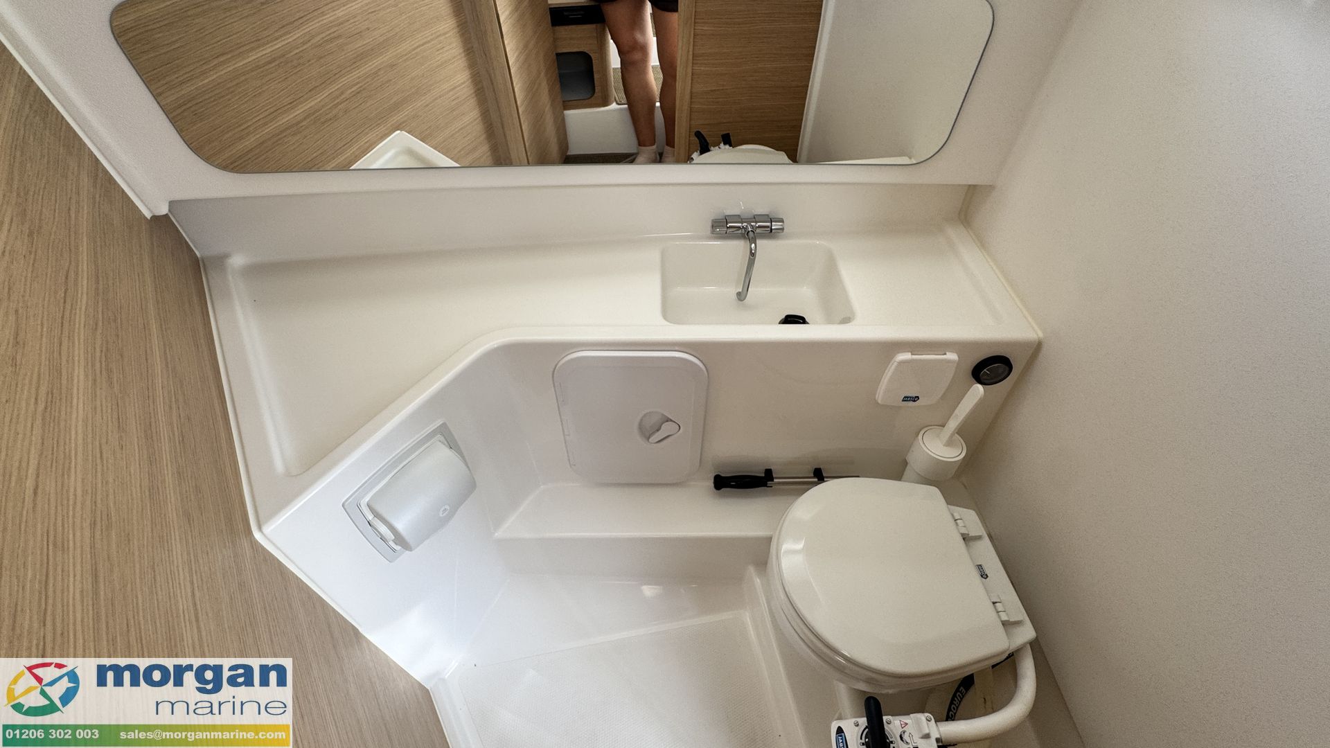 Nimbus C9 - toilet compartment