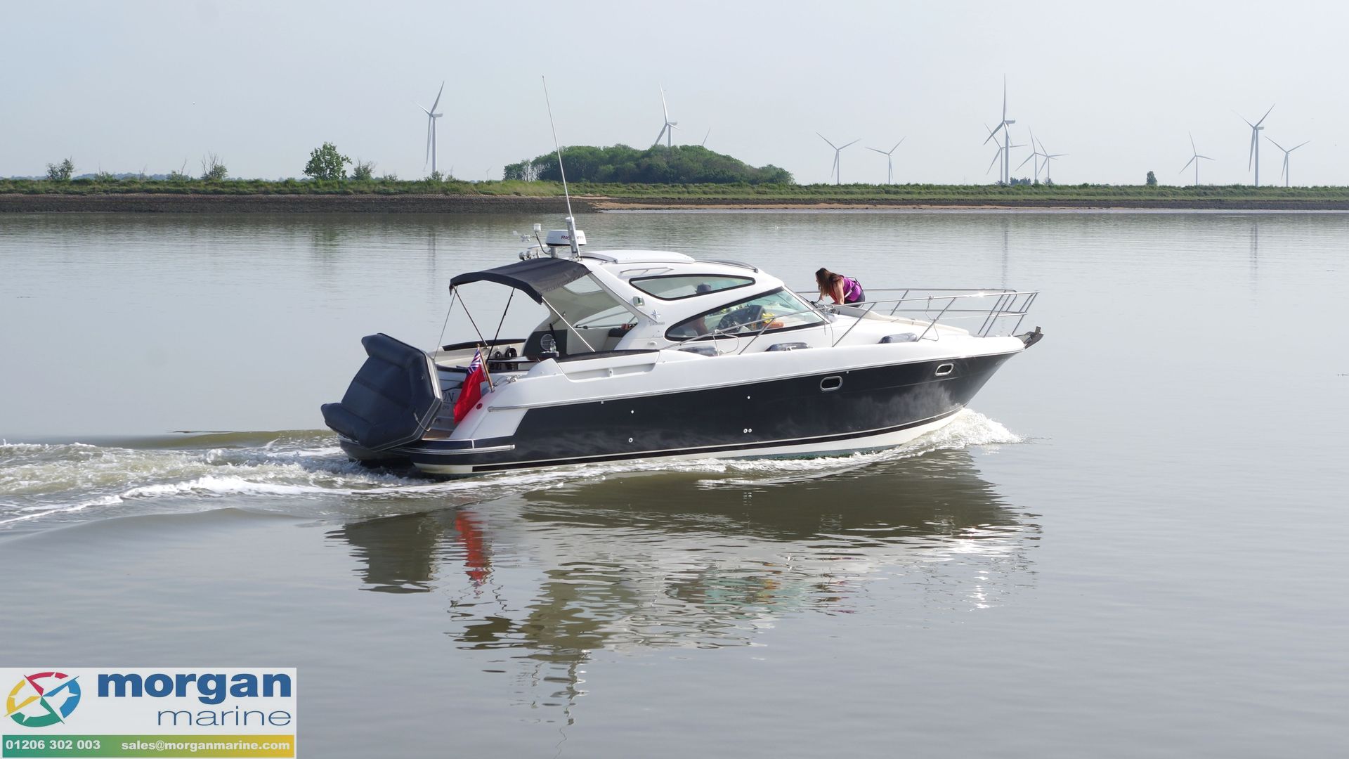 Jeanneau Prestige 34S - moving through the water