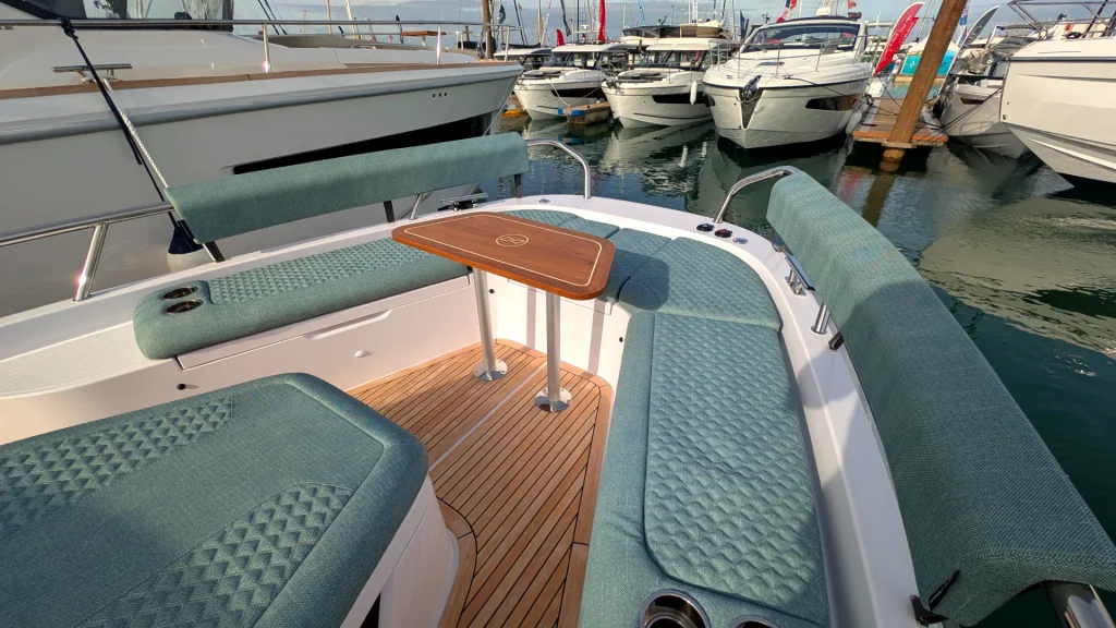 ST35 Bow Seating