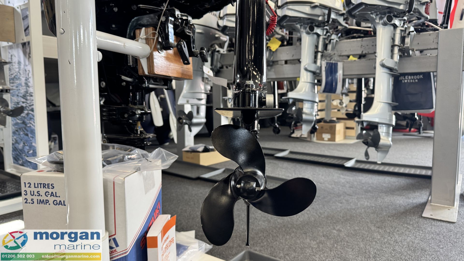 Suzuki DF2.5 short shaft outboard engine