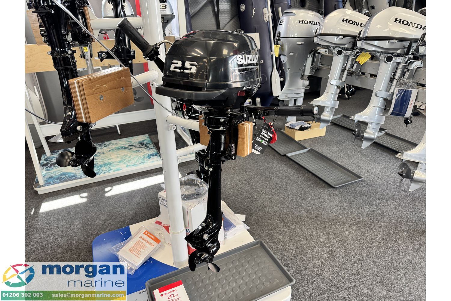 Suzuki DF2.5 short shaft outboard engine