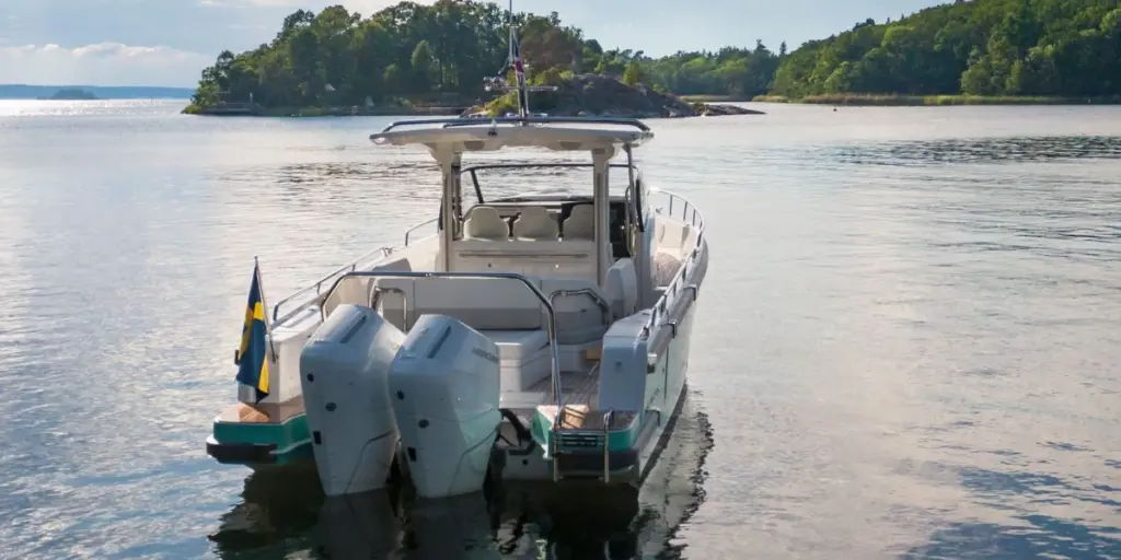 Nimbus ST42 Outboard Engines