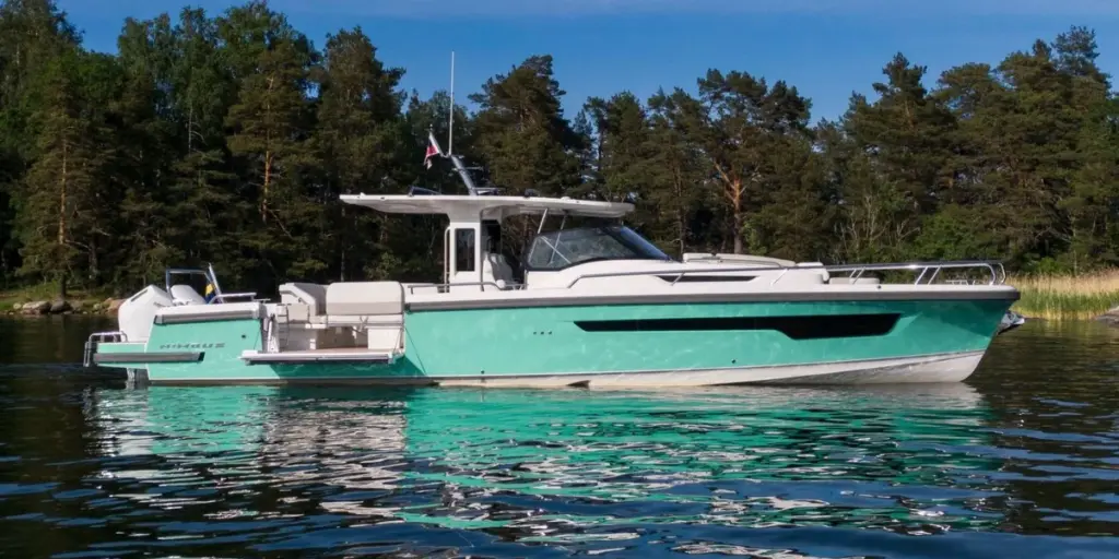 Nimbus ST42 Starboard Side