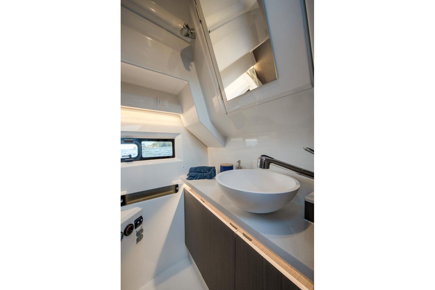 Jeanneau Merry Fisher 895 – Series 2 – twin Yamaha 200 DBW - 10