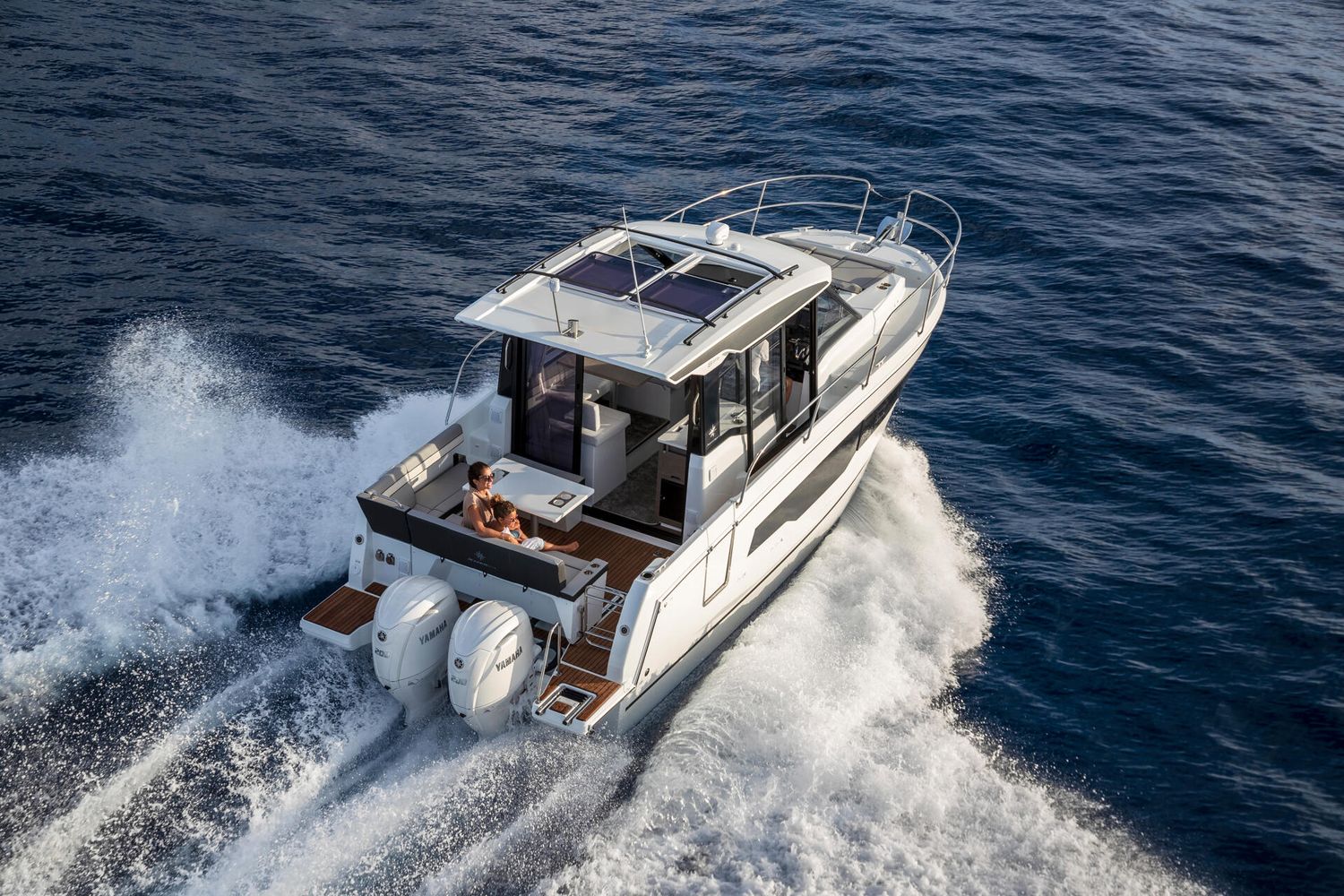 Jeanneau Merry Fisher 895 – Series 2 – twin Yamaha 200 DBW - 11