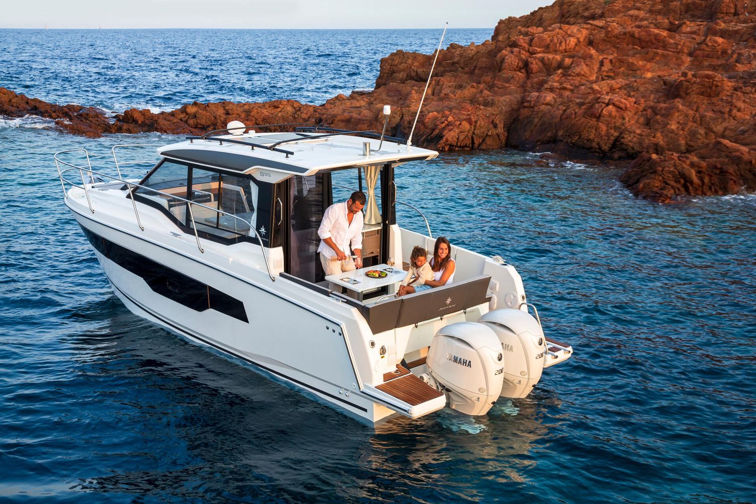 Jeanneau Merry Fisher 895 – Series 2 – twin Yamaha 200 DBW - 12